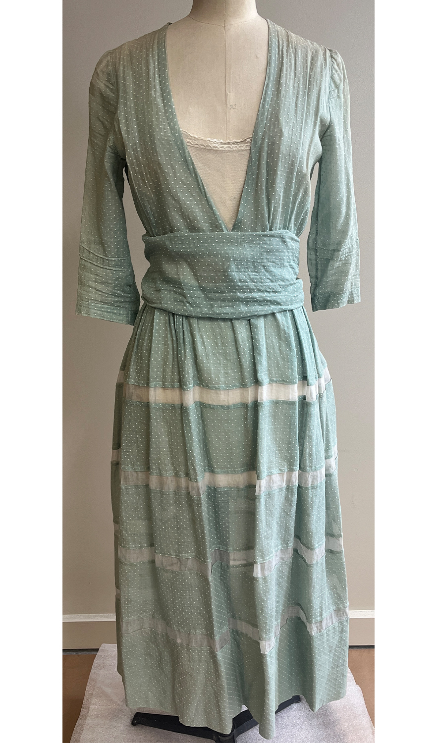 1920F – Robe – 1515