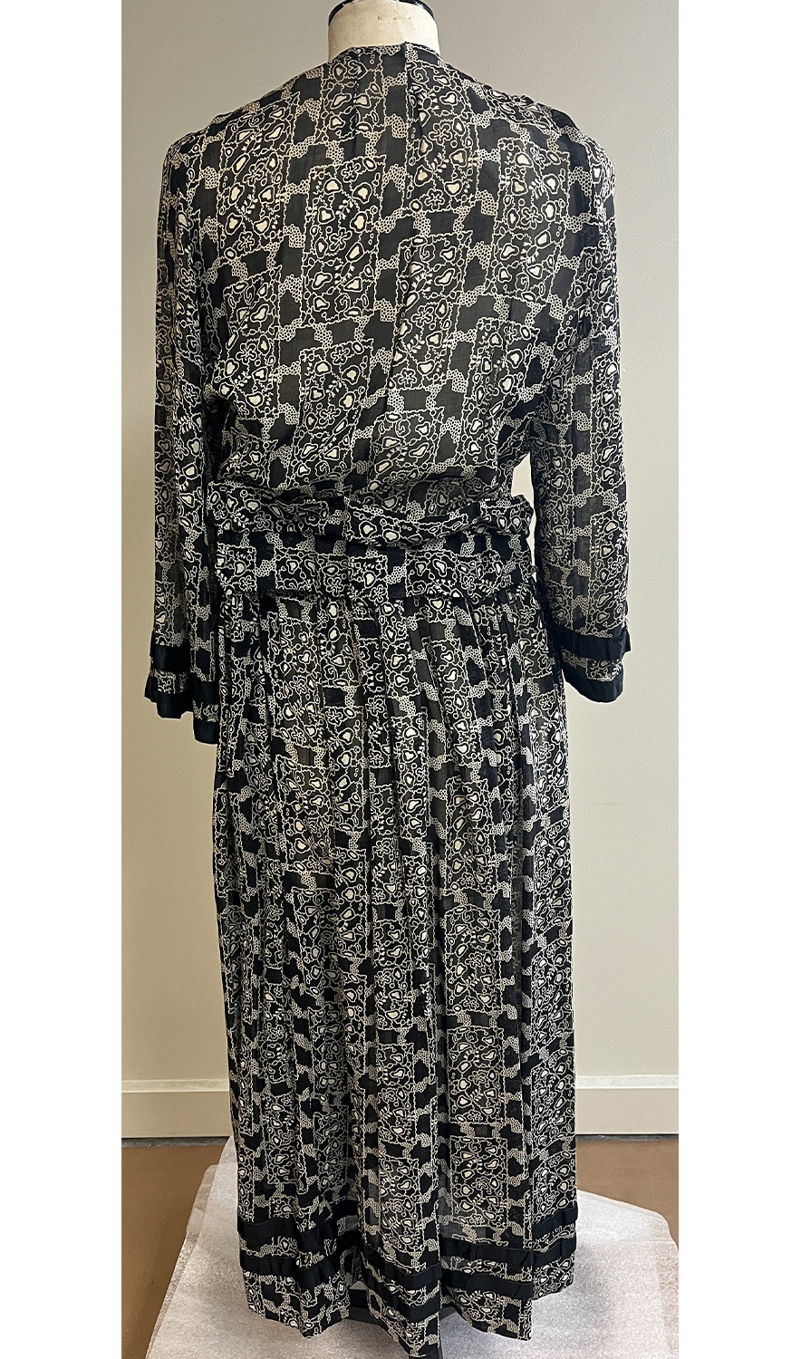 1920F – Robe – 1517 (2)