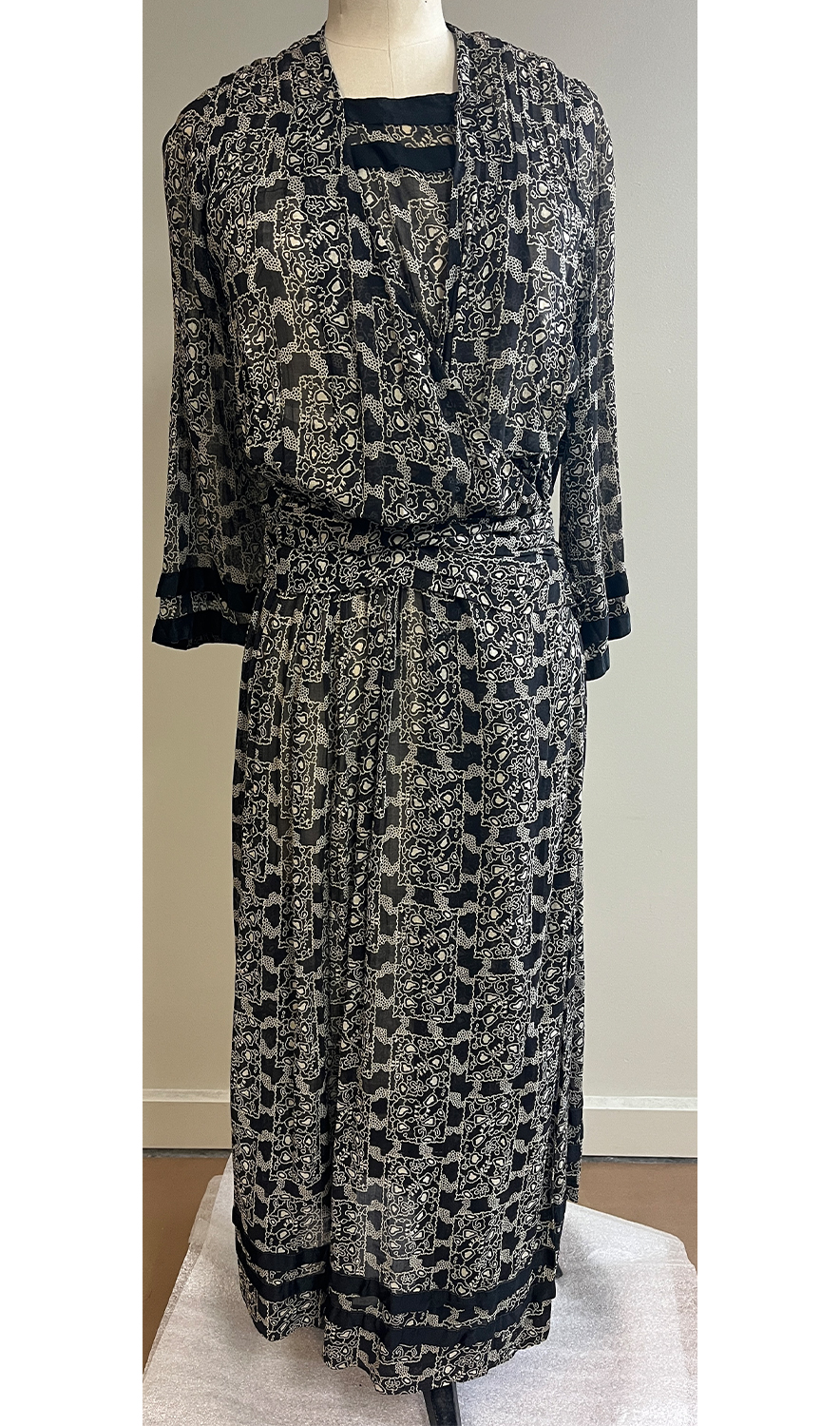 1920F – Robe – 1517
