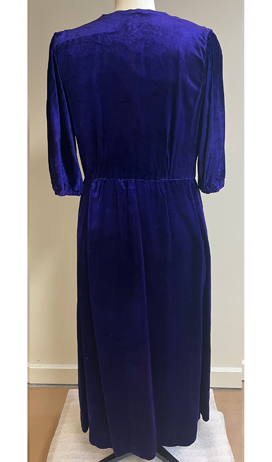 1920F – Robe – 1518 (2)
