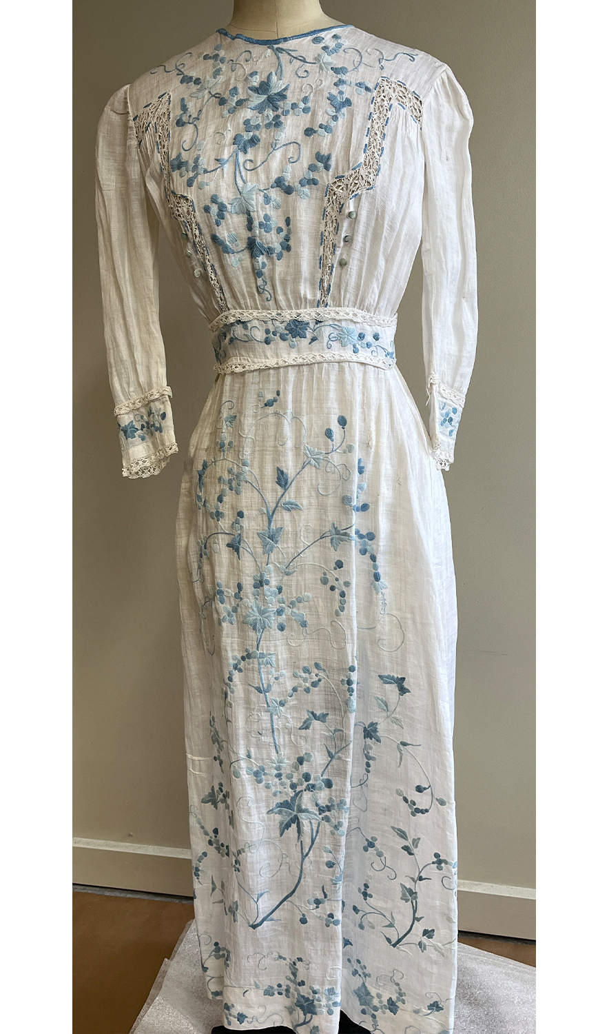 1920F – Robe – 1520