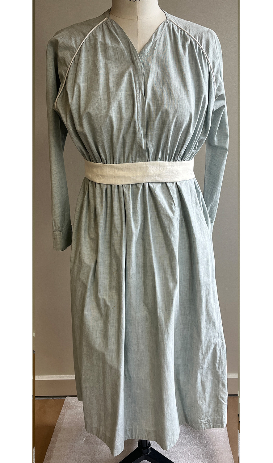 1920F – Robe – 1521