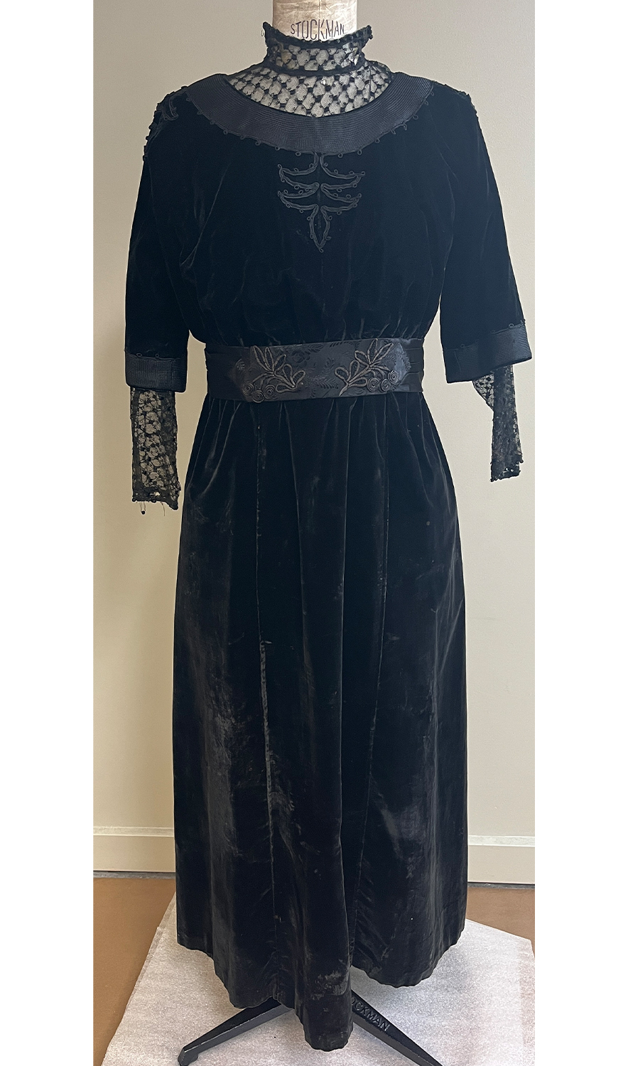 1920F – Robe – 1522
