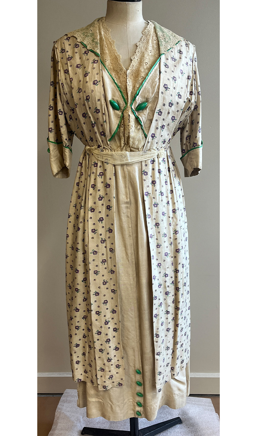 1920F – Robe – 1523