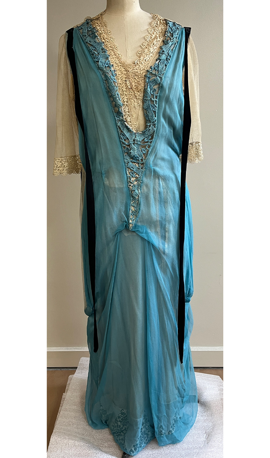 1920F – Robe – 1525