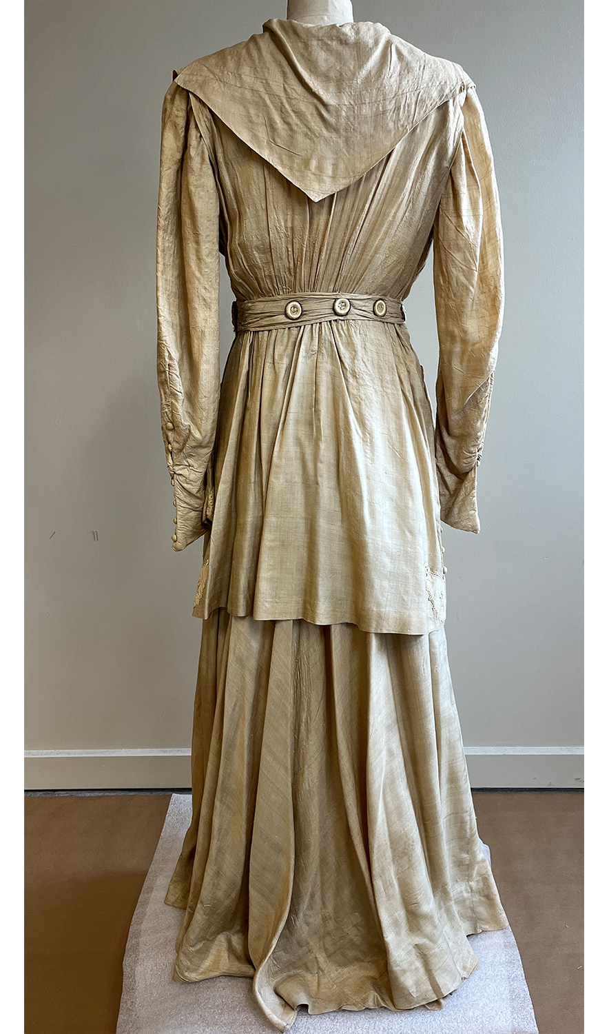 1920F – Robe – 1526 (2)