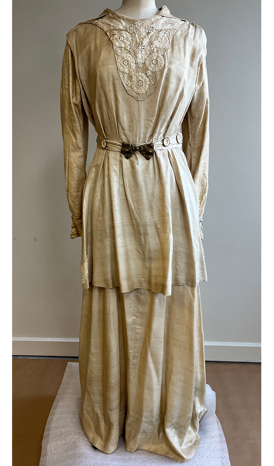 1920F – Robe – 1526