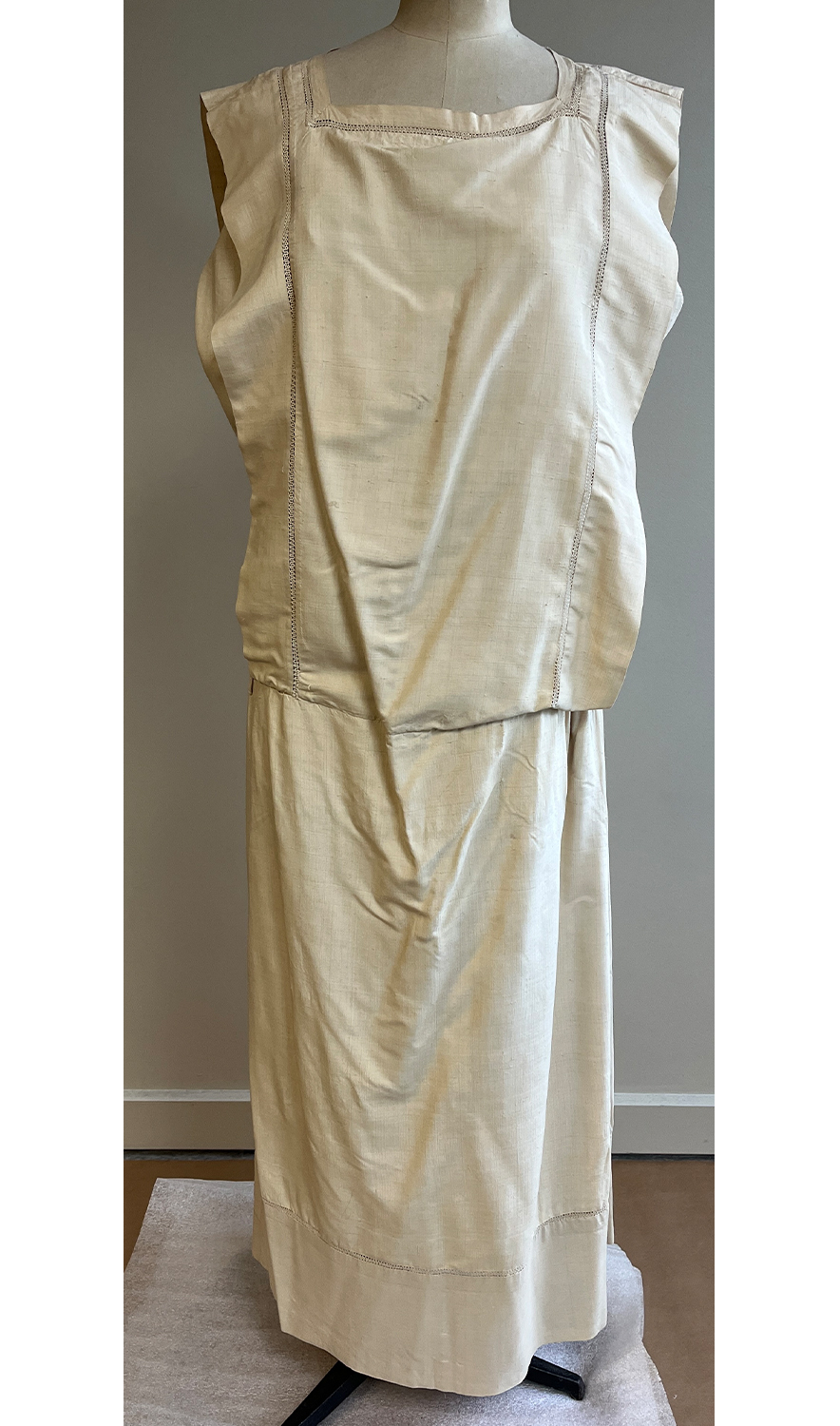 1920F – Robe – 1529
