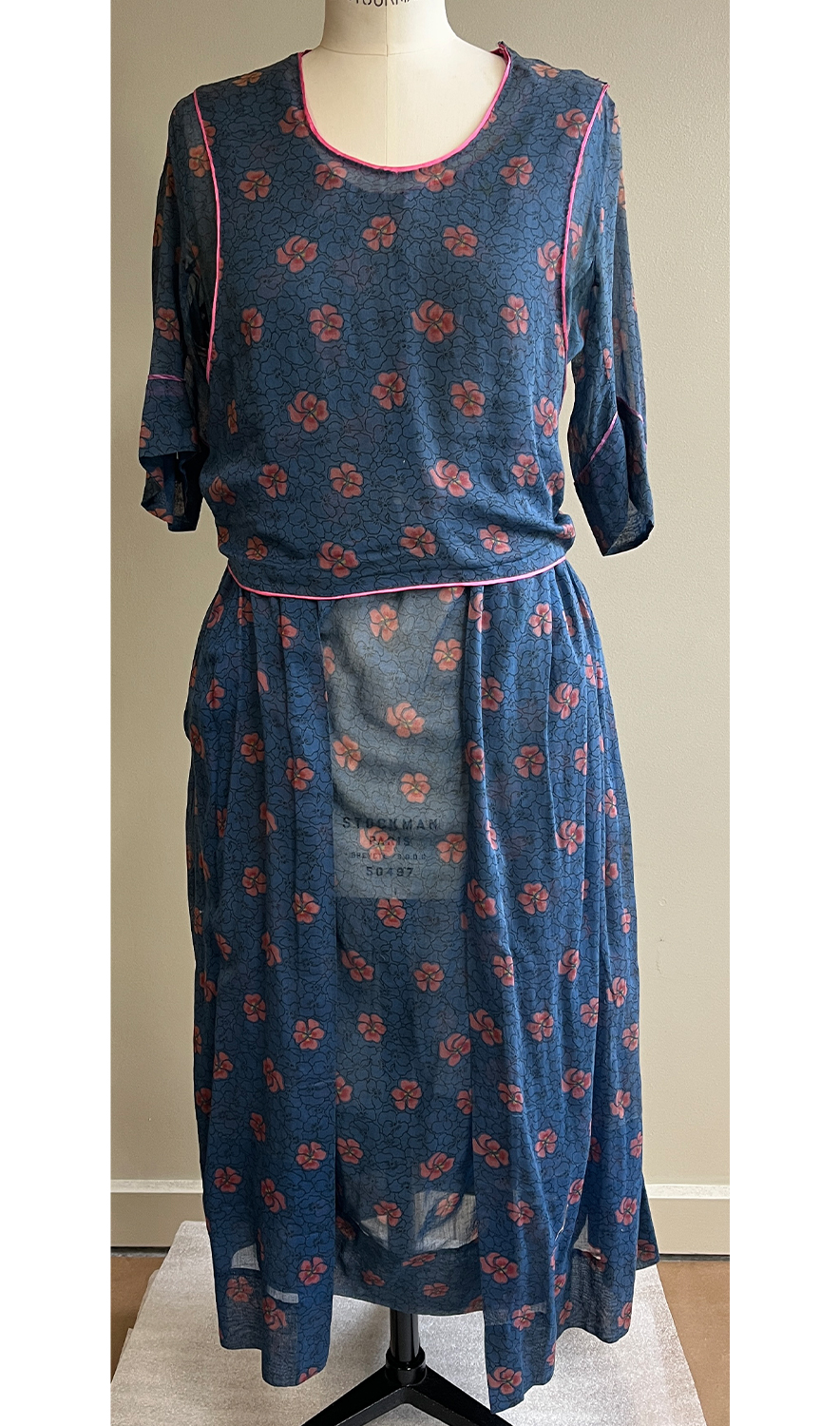 1920F – Robe – 1530