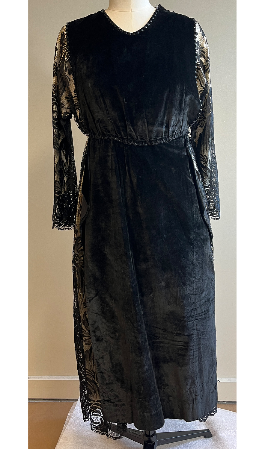 1920F – Robe – 1532