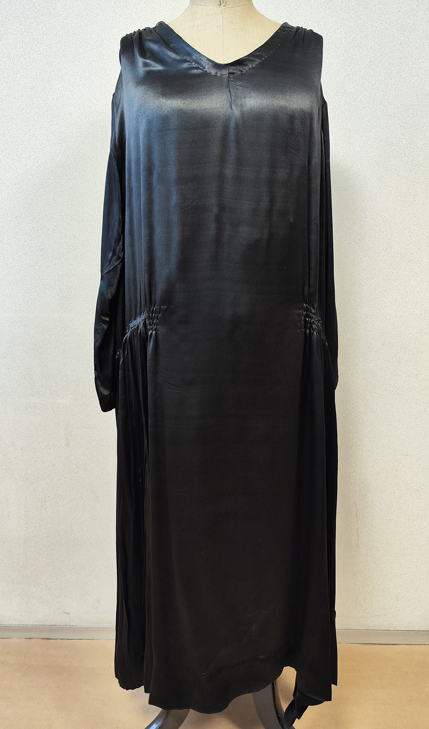 1920F – Robe – 154(1)
