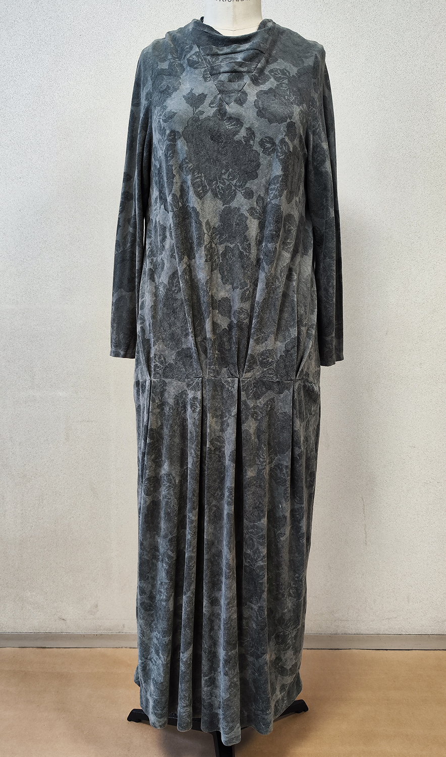 1920F – Robe – 162(1)