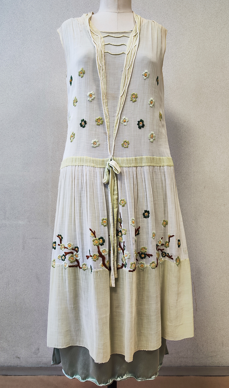 1920F – Robe – 238