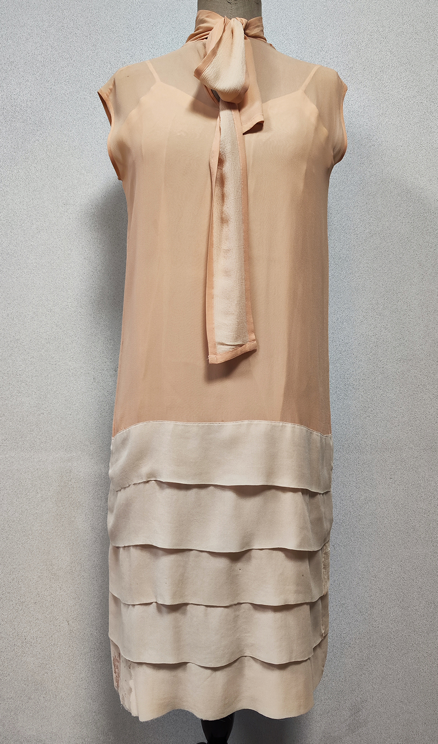 1920F – Robe – 244