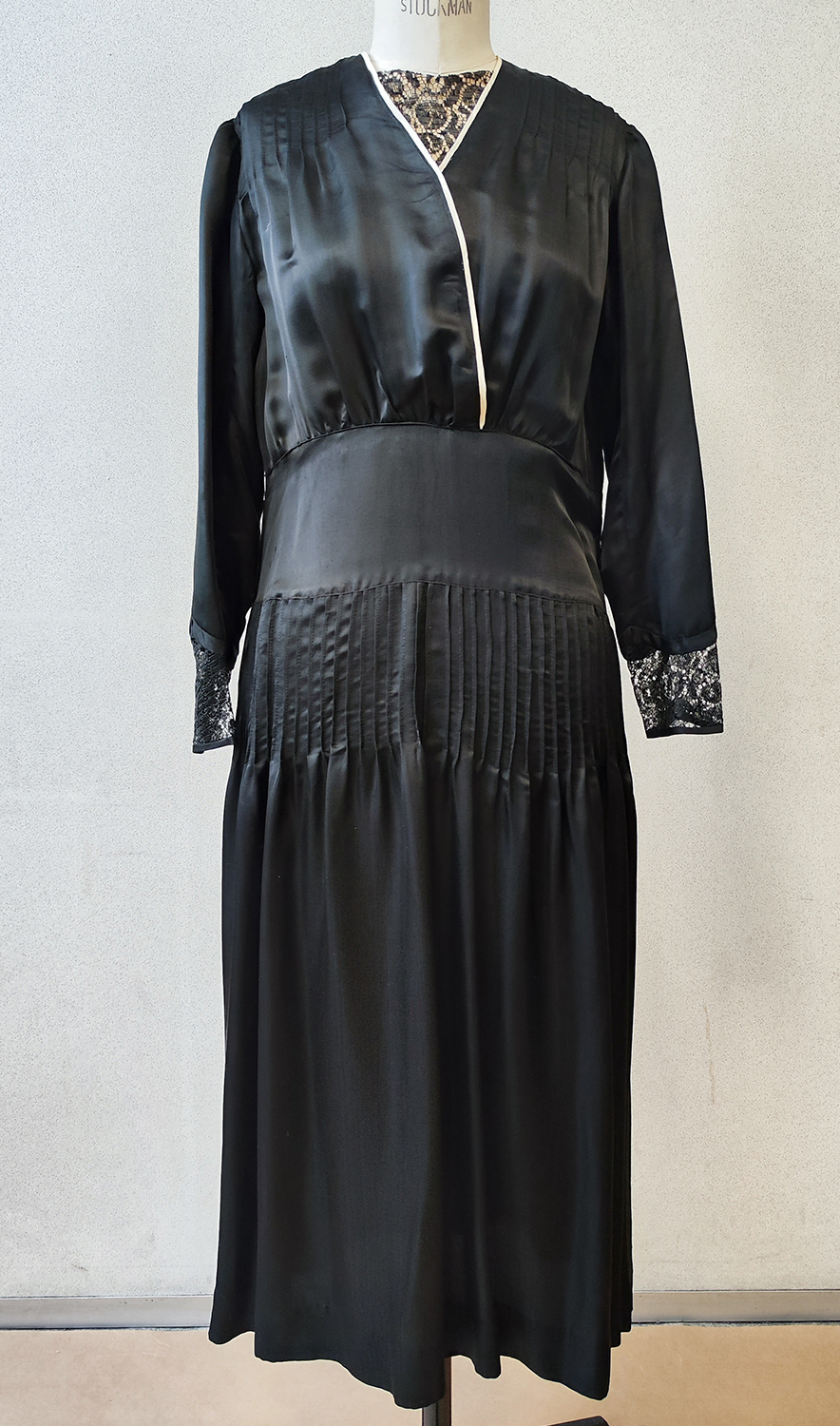 1920F – Robe – 304