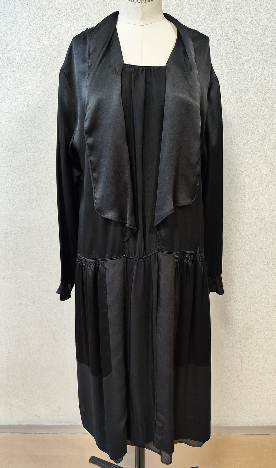 1920F – Robe – 307