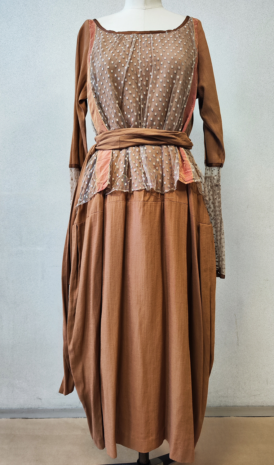 1920F – Robe – 320