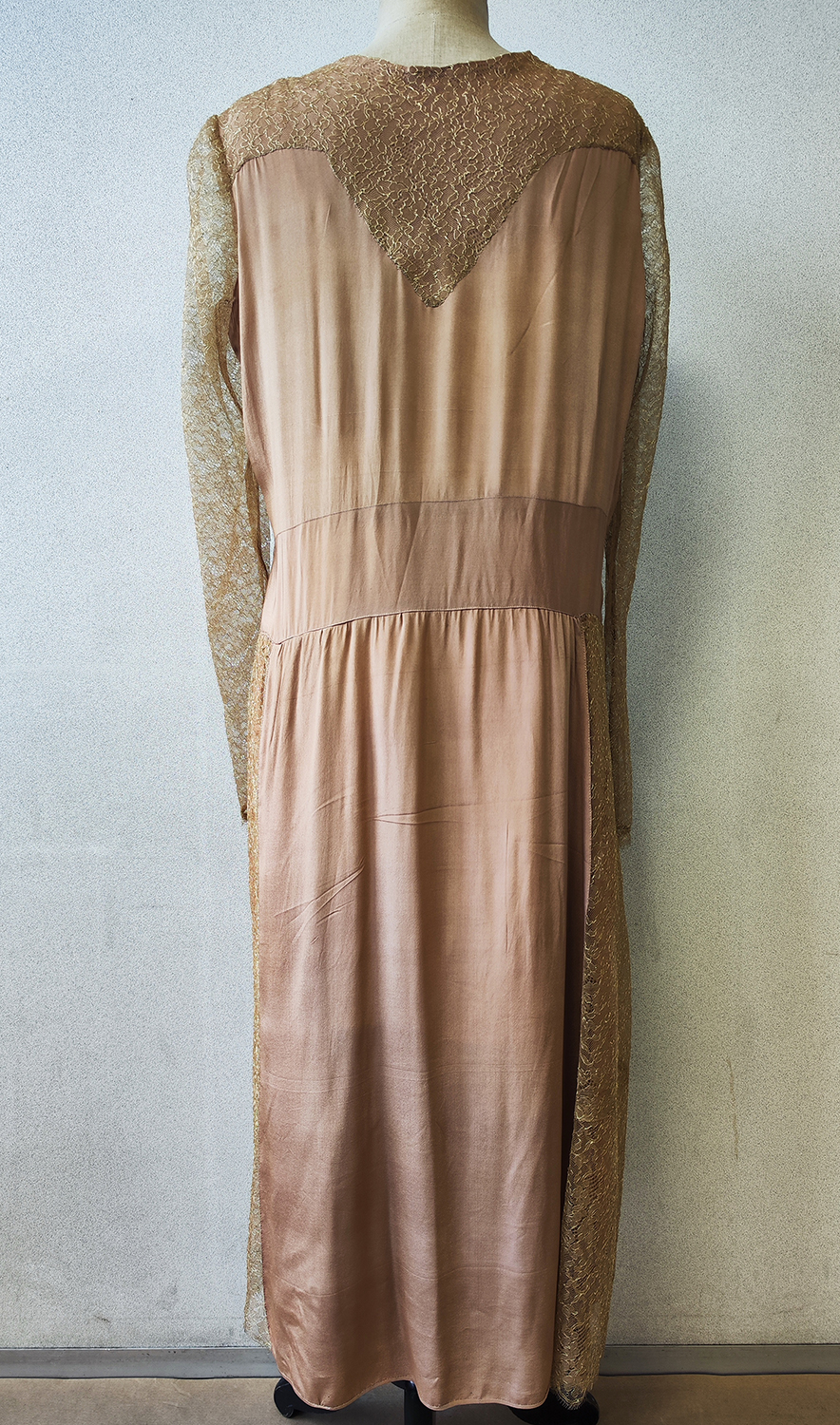 1920F – Robe – 327 (2)