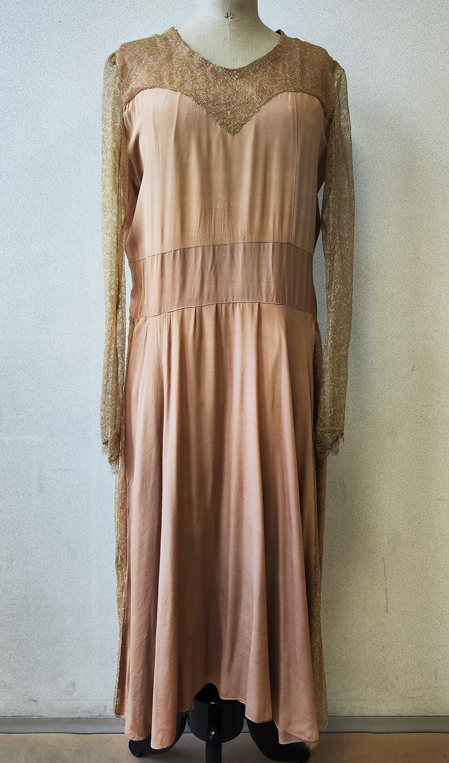 1920F – Robe – 327