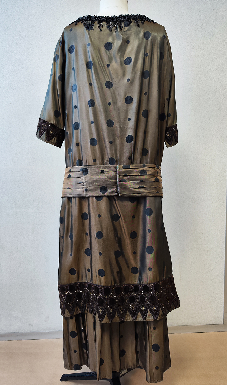 1920F – Robe – 394 (2)