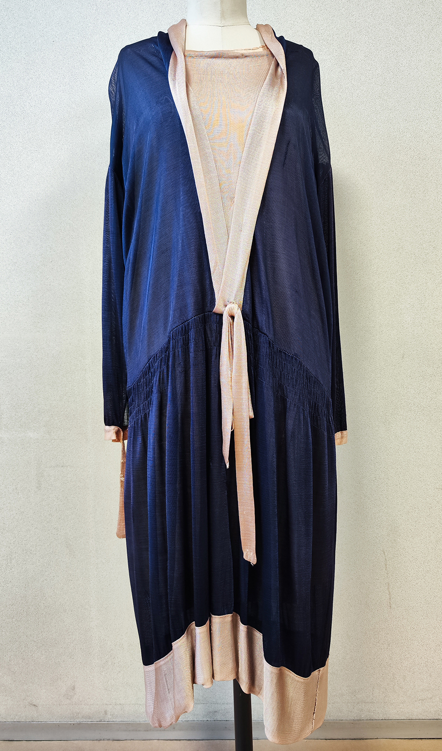 1920F – Robe – 407