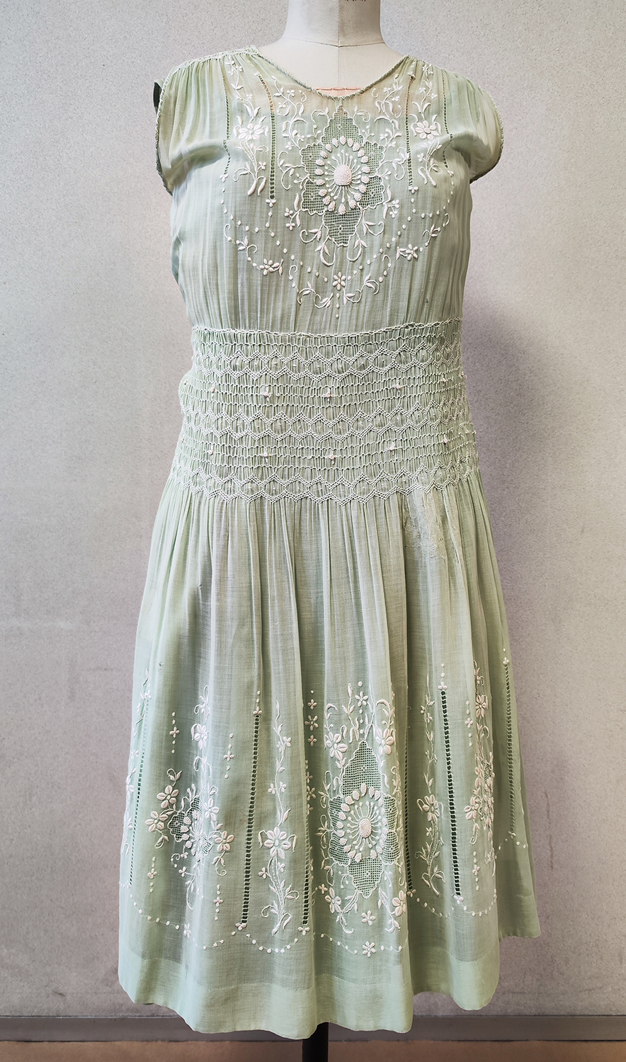 1920F – Robe – 408