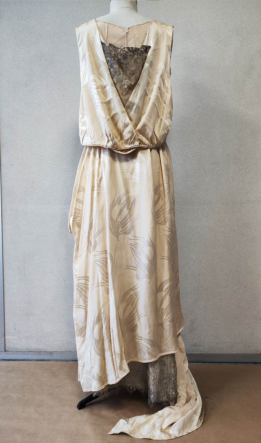 1920F – Robe – 573 (2)