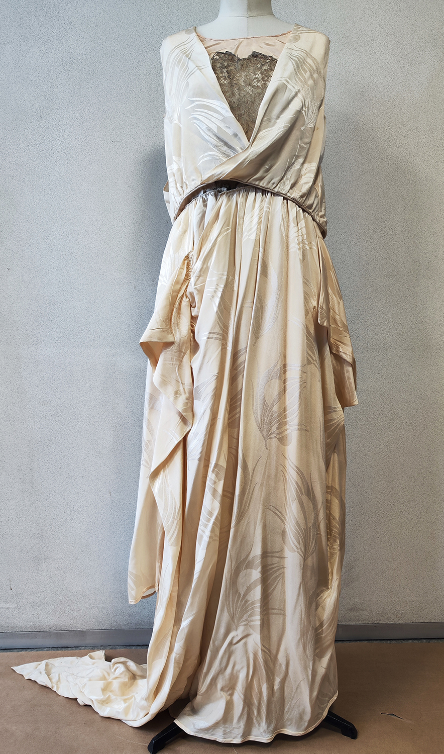 1920F – Robe – 573