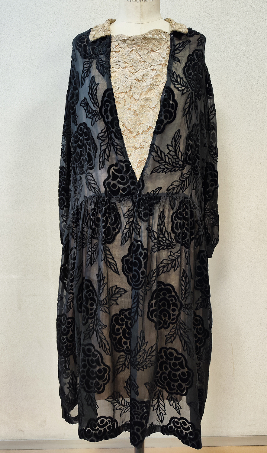 1920F – Robe – 861