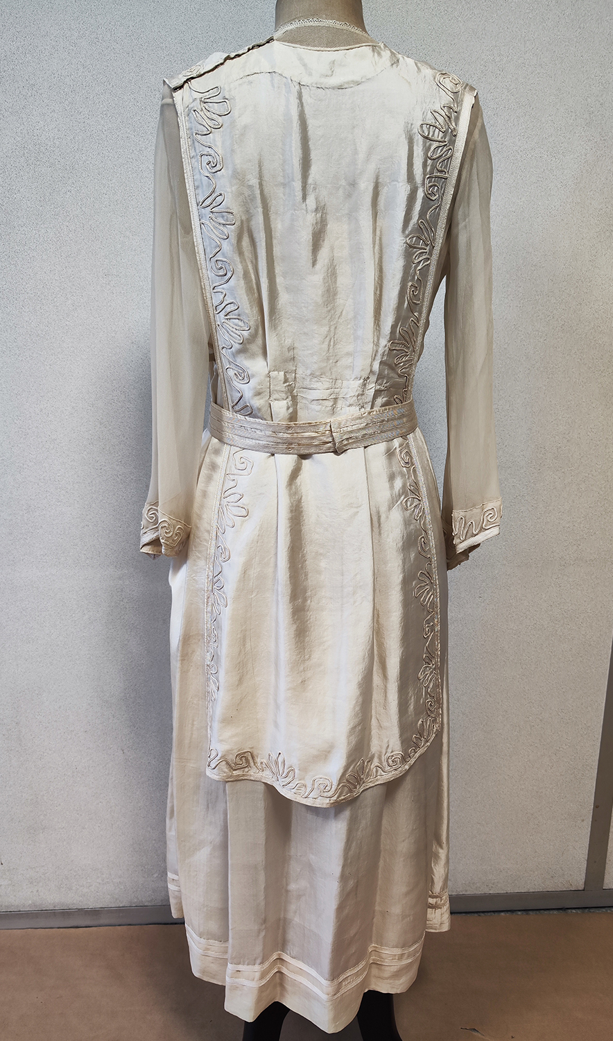 1920F – Robe – 881 (2)