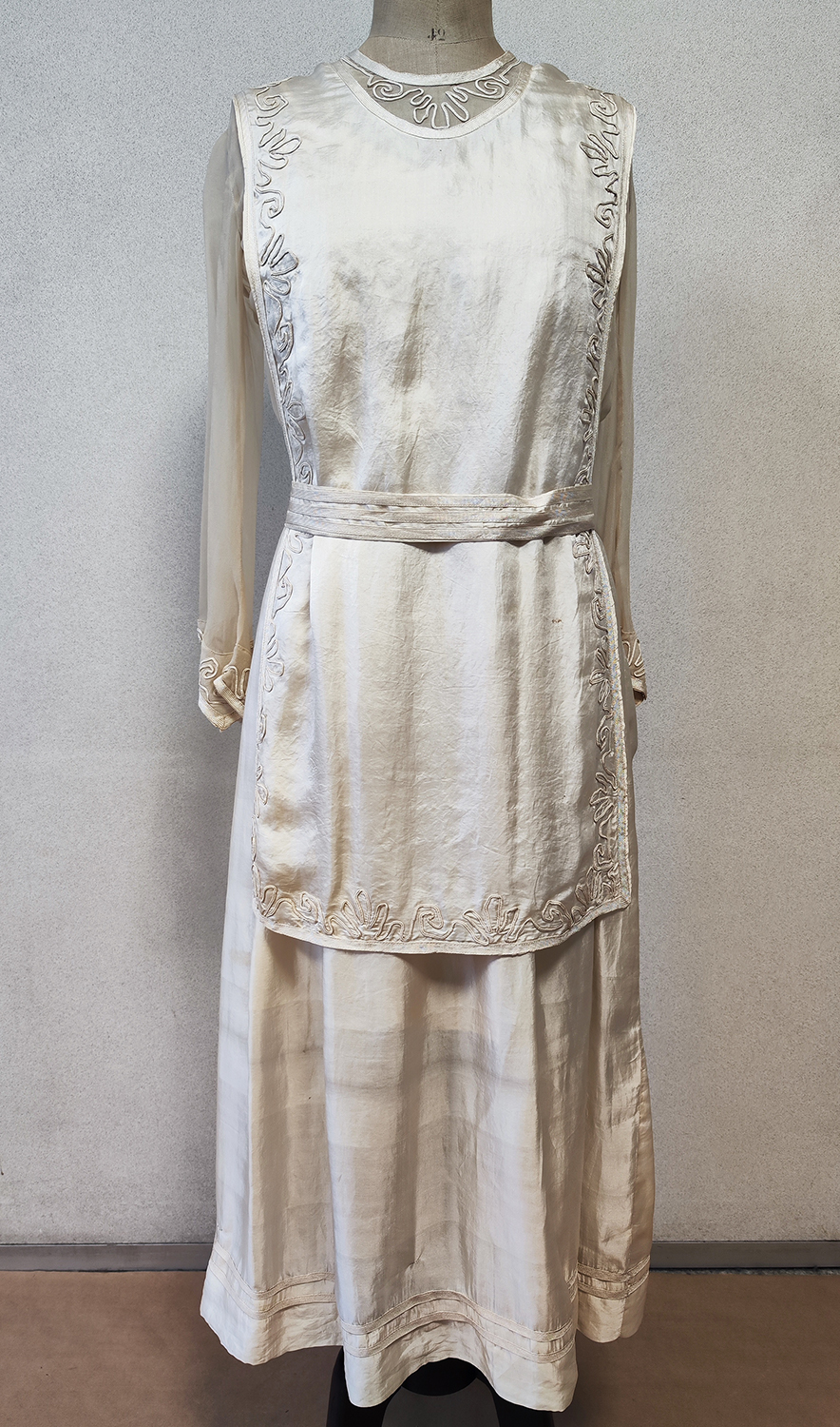 1920F – Robe – 881