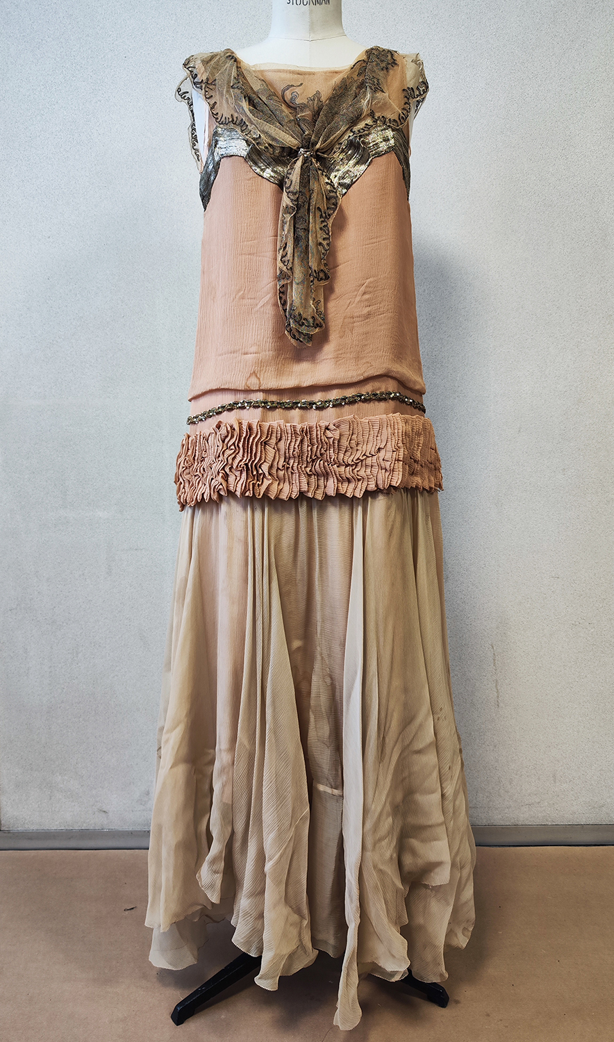1920F – Robe – 933